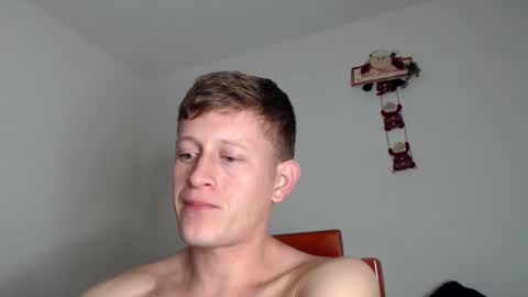 Snapshot of anthonnymorrison chatting on December 11, 2:41 am leon online show from December 11, 2:41 am