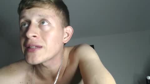 Snapshot of anthonnymorrison chatting on December 18, 11:19 pm leon online show from December 18, 11:19 pm