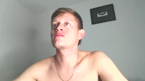 Snapshot of anthonnymorrison chatting on December 29, 2:49 am leon online show from December 29, 2:49 am