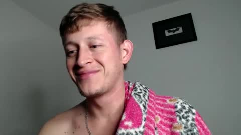 Snapshot of anthonnymorrison chatting on December 30, 12:22 am leon online show from December 30, 12:22 am