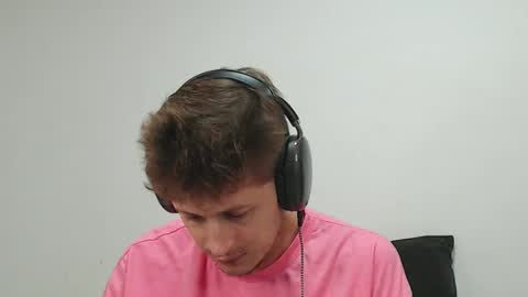 Snapshot of anthonnymorrison chatting on February 13, 9:17 pm leon online show from February 13, 9:17 pm