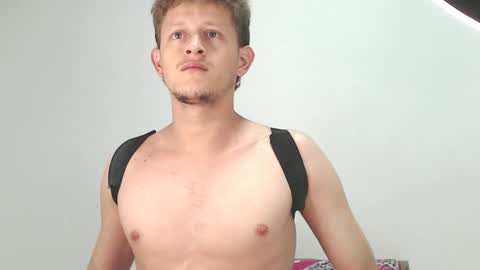 Snapshot of anthonnymorrison chatting on February 14, 12:51 am leon online show from February 14, 12:51 am