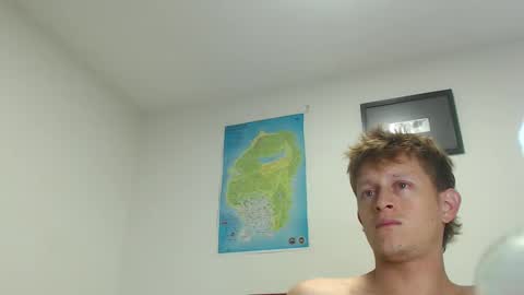 Snapshot of anthonnymorrison chatting on February 24, 4:27 am leon online show from February 24, 4:27 am