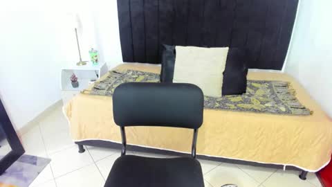       online show from January 6, 11:42 pm