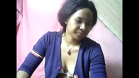 Snapshot of antine9794 chatting on May 31, 11:06 am antine9794 online show from May 31, 11:06 am