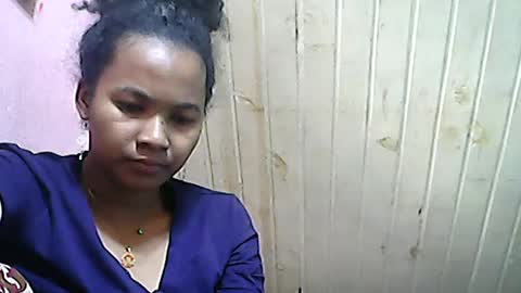 Snapshot of antine9794 chatting on July 9, 8:29 am antine9794 online show from July 9, 8:29 am
