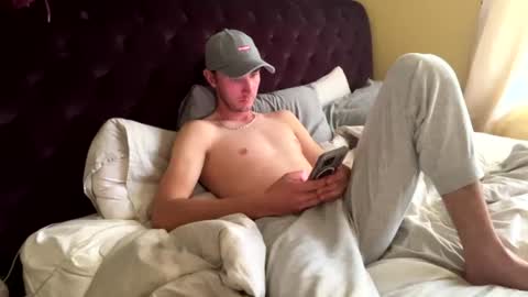 Snapshot of antoinedv chatting on July 29, 7:17 am antoinedv online show from July 29, 7:17 am