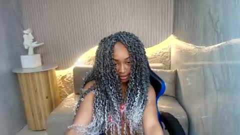 Snapshot of antonella__r_ chatting on June 1, 8:21 pm Antonella online show from June 1, 8:21 pm