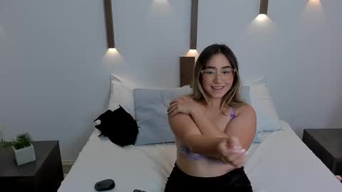 Snapshot of antonella_cutie_ chatting on January 13, 3:04 pm A N T O N E L L A online show from January 13, 3:04 pm
