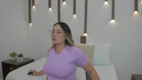 Snapshot of antonella_cutie_ chatting on January 17, 12:10 pm A N T O N E L L A online show from January 17, 12:10 pm
