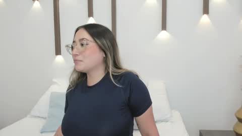 Snapshot of antonella_cutie_ chatting on January 20, 5:59 pm A N T O N E L L A online show from January 20, 5:59 pm