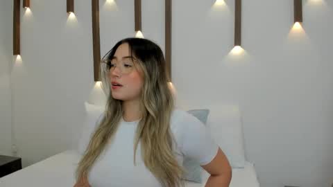 Snapshot of antonella_cutie_ chatting on January 25, 12:05 pm A N T O N E L L A online show from January 25, 12:05 pm