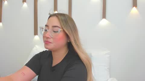 Snapshot of antonella_cutie_ chatting on February 21, 4:48 pm A N T O N E L L A online show from February 21, 4:48 pm