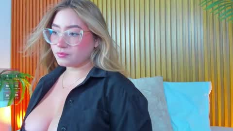 Snapshot of antonella_cutie_ chatting on September 22, 12:29 pm A N T O N E L L A online show from September 22, 12:29 pm