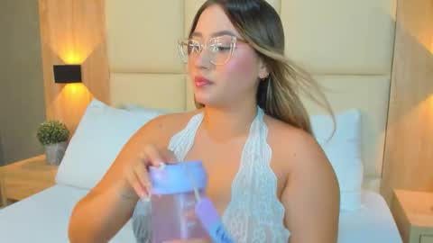 A N T O N E L L A  online show from January 8, 12:18 pm