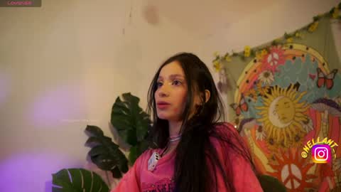 Snapshot of antonella_maitt chatting on May 11, 3:45 am Nell. online show from May 11, 3:45 am