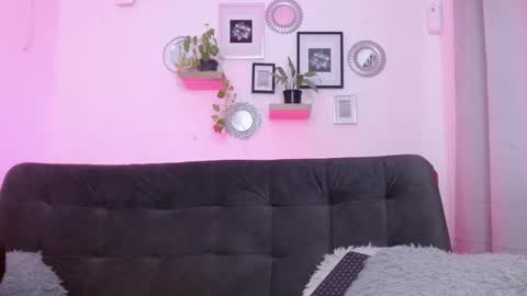 Snapshot of antonella_n_brian chatting on October 5, 6:28 pm Antonella y Brian online show from October 5, 6:28 pm