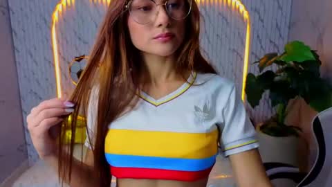 Snapshot of antonella_tx_ chatting on June 20, 12:41 pm Follow me.. Live 1430 to 2100 online show from June 20, 12:41 pm