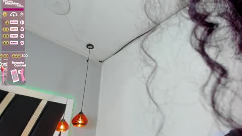 A N T O N E L L E  online show from February 7, 5:40 pm