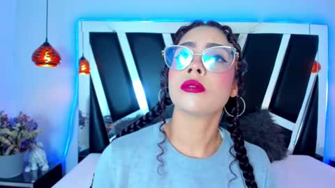 A N T O N E L L E  online show from February 22, 11:35 am