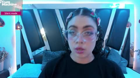 A N T O N E L L E  online show from September 11, 11:32 am