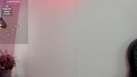 A N T O N E L L E  online show from September 17, 11:45 am