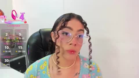 A N T O N E L L E  online show from October 9, 11:30 am