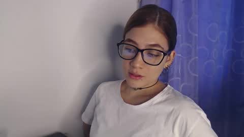 Snapshot of antonia0824 chatting on February 13, 7:10 pm antonia0824 online show from February 13, 7:10 pm