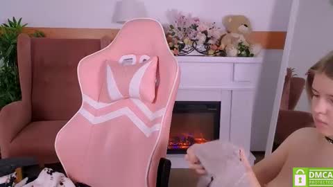 Snapshot of antonia_ferrero chatting on February 24, 8:01 am antonia_ferrero online show from February 24, 8:01 am