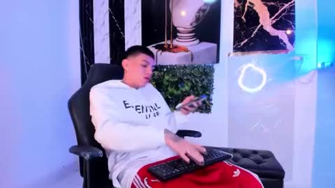 brendan and stiiven online show from December 4, 6:44 am