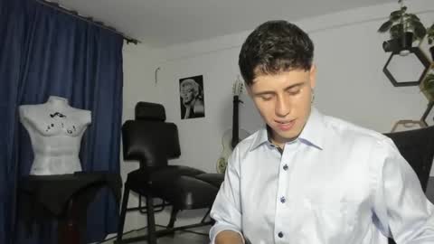 antonnello_ online show from March 8, 11:39 pm