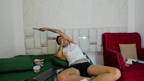 antony_d_ossa online show from May 25, 9:43 pm