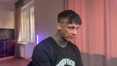 Tom online show from April 11, 2:10 pm