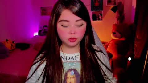   Independent model  online show from March 2, 3:13 am