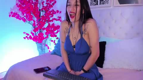 Snapshot of any_rosse_ chatting on May 22, 6:35 pm Any online show from May 22, 6:35 pm