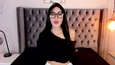 anya_belth online show from June 8, 7:25 pm