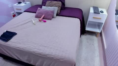 Snapshot of anya_shaffer chatting on June 9, 1:28 am anya_shaffer online show from June 9, 1:28 am