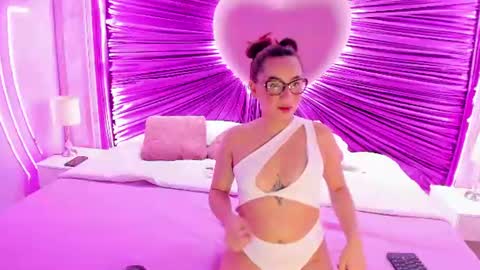 Snapshot of anya_shaffer chatting on July 14, 3:00 am anya_shaffer online show from July 14, 3:00 am