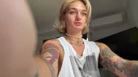 Snapshot of anyacoke chatting on February 27, 3:50 am Isannah online show from February 27, 3:50 am