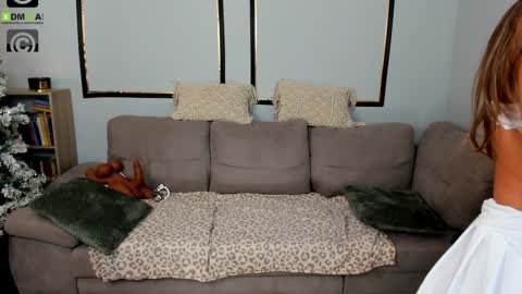 Anya online show from December 16, 3:50 pm