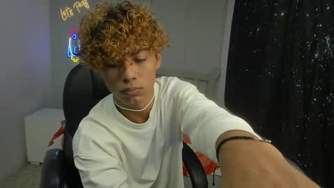 Snapshot of anyelotwink chatting on February 2, 8:40 pm anyelotwink online show from February 2, 8:40 pm