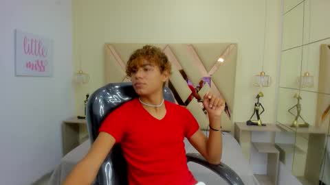 Snapshot of anyelotwink chatting on February 19, 8:16 pm anyelotwink online show from February 19, 8:16 pm