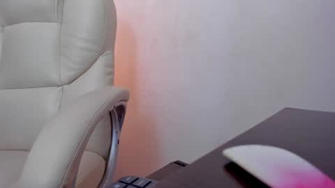 Snapshot of anyi_restrepo chatting on December 12, 3:16 pm Anyi online show from December 12, 3:16 pm