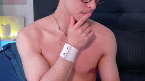 Snapshot of aodaboyy chatting on April 24, 1:35 pm aodaboy online show from April 24, 1:35 pm