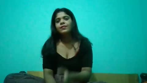 Snapshot of apa142817 chatting on May 2, 11:26 am Aparalux online show from May 2, 11:26 am