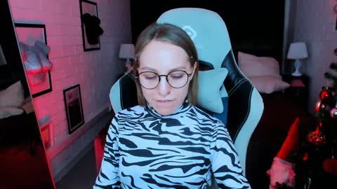 Snapshot of aphexqueen chatting on December 6, 4:49 pm APHEX QUEEN online show from December 6, 4:49 pm