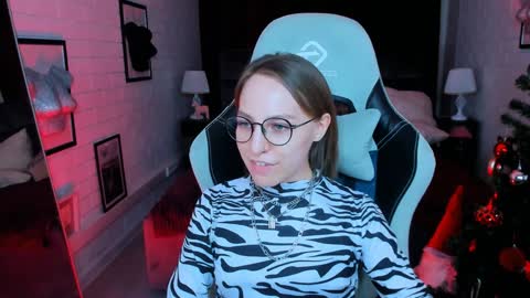 Snapshot of aphexqueen chatting on December 6, 7:56 pm APHEX QUEEN online show from December 6, 7:56 pm