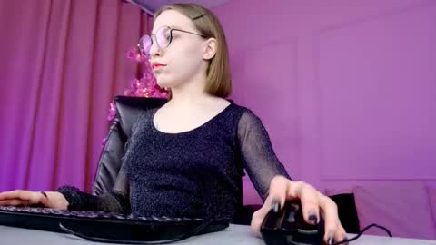 Snapshot of aphexqueen chatting on January 28, 2:10 pm APHEX QUEEN online show from January 28, 2:10 pm