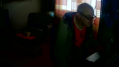 aphextwin72 online show from December 1, 7:35 am