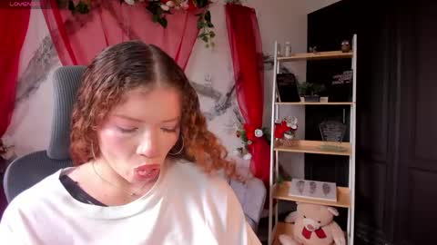 Snapshot of aphroditesweet chatting on May 2, 9:31 pm aphrodite online show from May 2, 9:31 pm